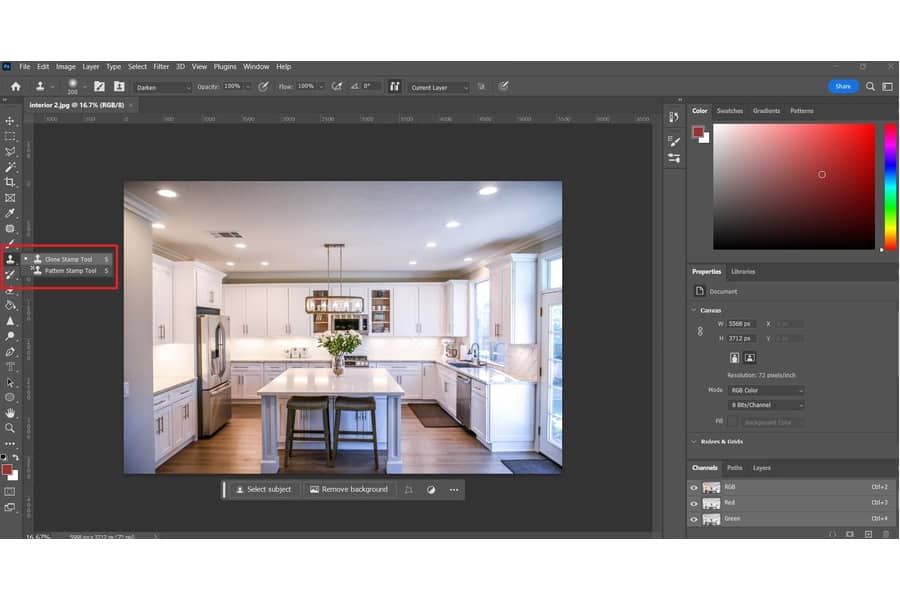 يتم تحرير المطبخ الأبيض باستخدام أداة ختم النسخ في Photoshop